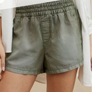 🤩 NEW-NEVERWORN 🤩 AERIE BABEWATCH HIGH WAISTED PULL ON SHORT in Green